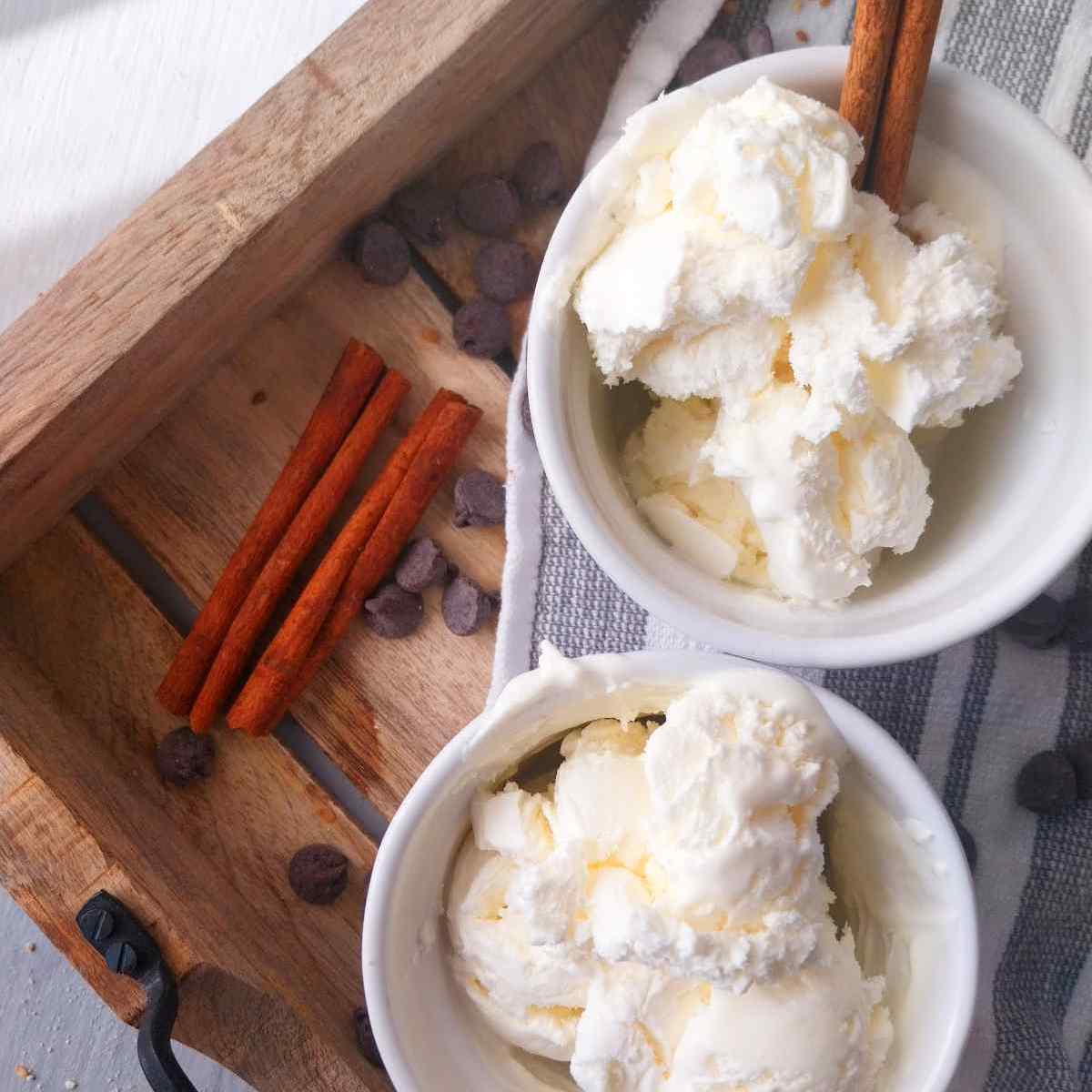 Ice cream in little bowls.