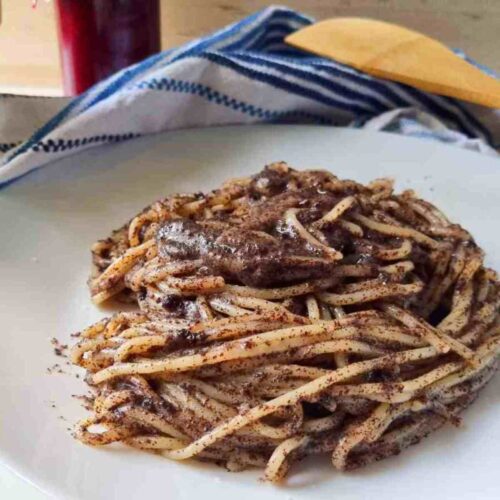 Poppy seed pasta on a plate.