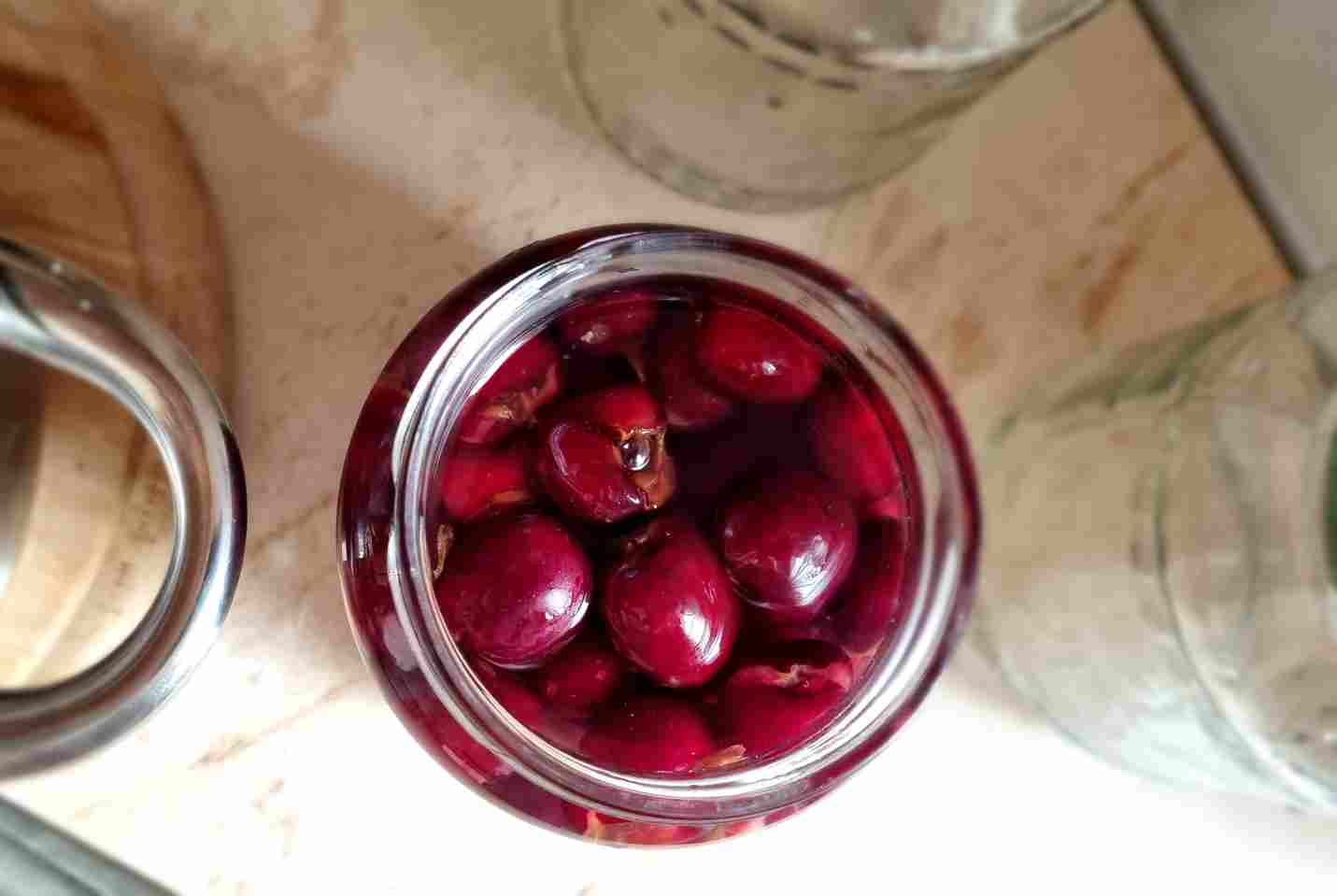 How to Make Canned Cherries at Home