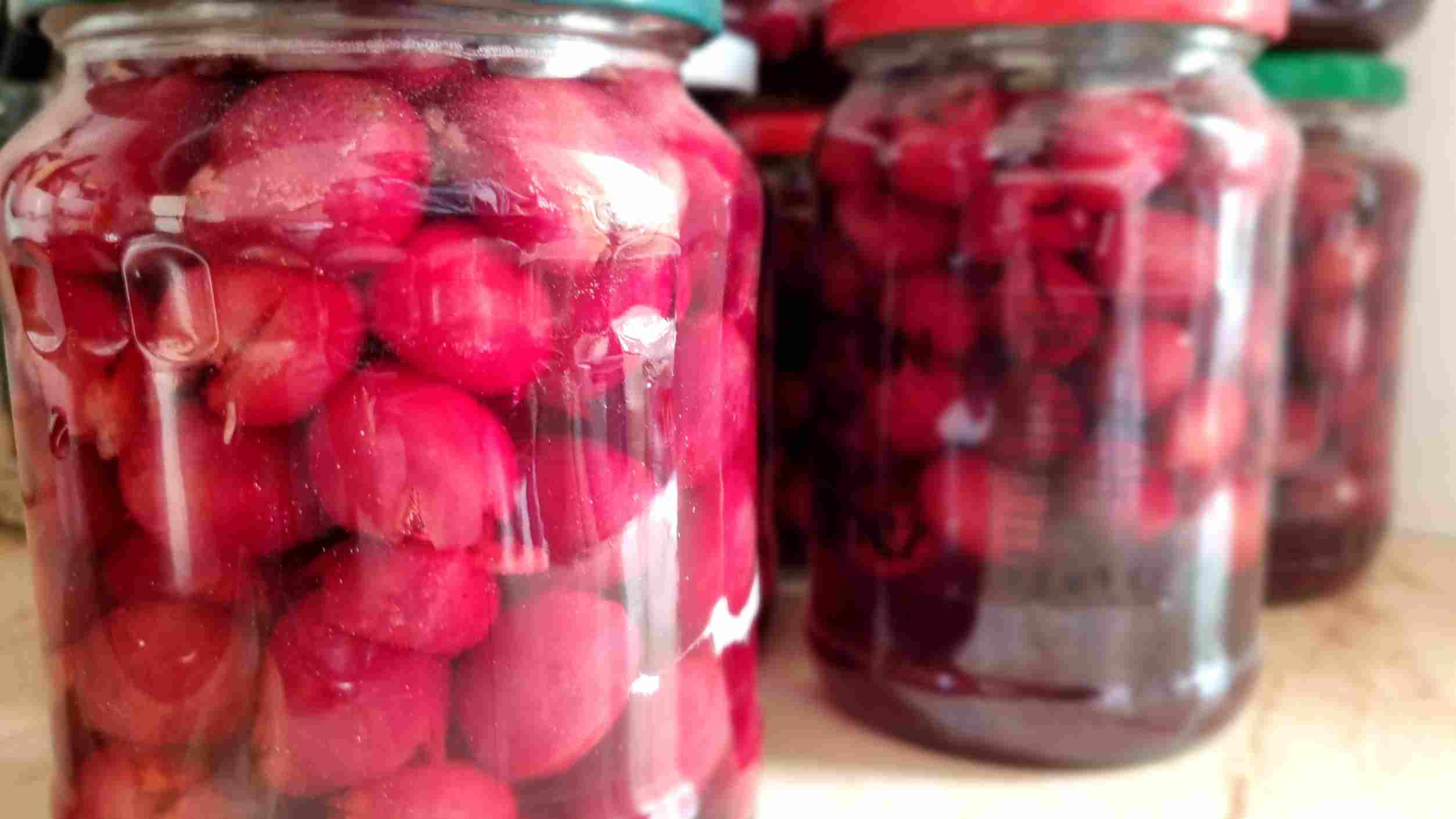 Homemade Canned Cherries