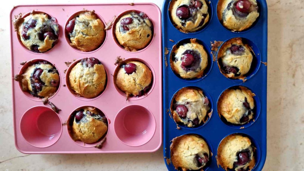 Baked cherry muffins