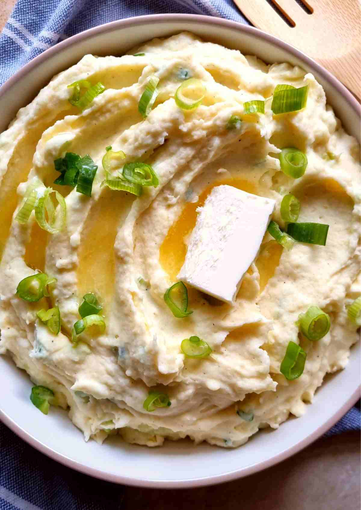 Sour cream mashed potatoes in a Bowl.