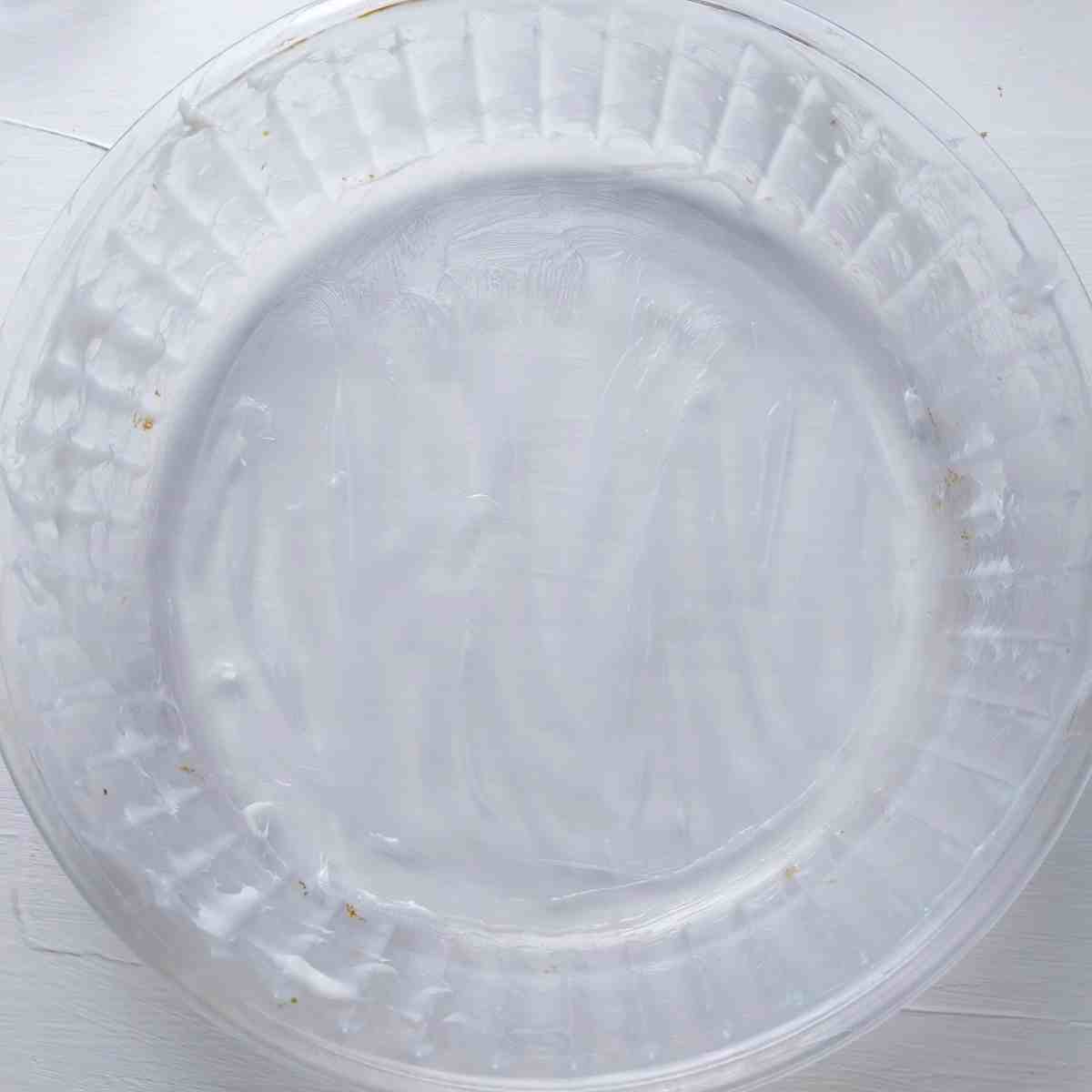 Greased dish for the buckwheat apple cake.